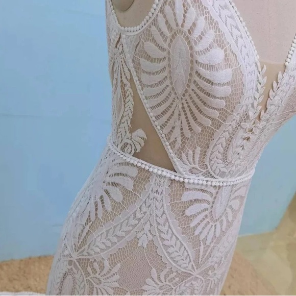 Lace Boho Wedding Gown (size 2) - Picture 3 of 5